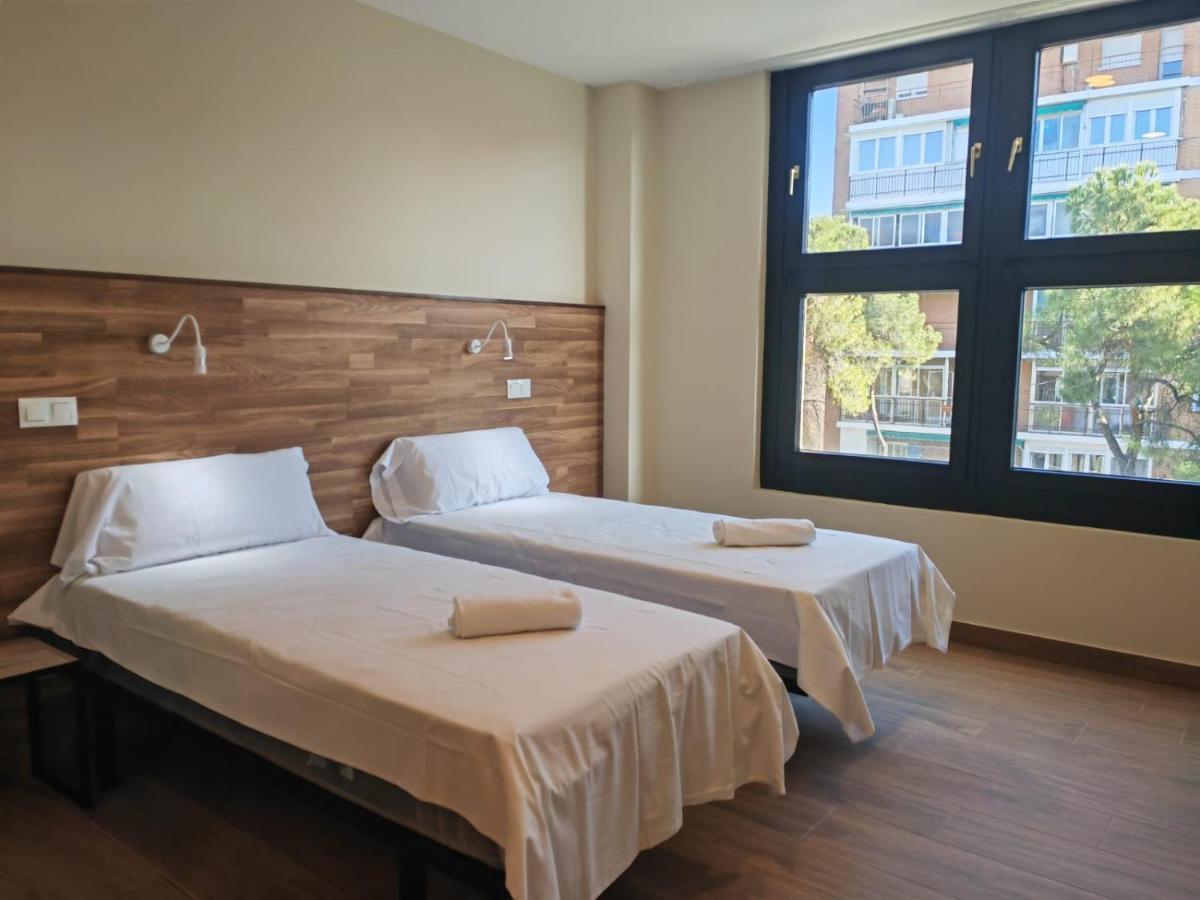 Apartahotel Golden Alcala อัลกาลาเดเอนาเรส ภายนอก รูปภาพ