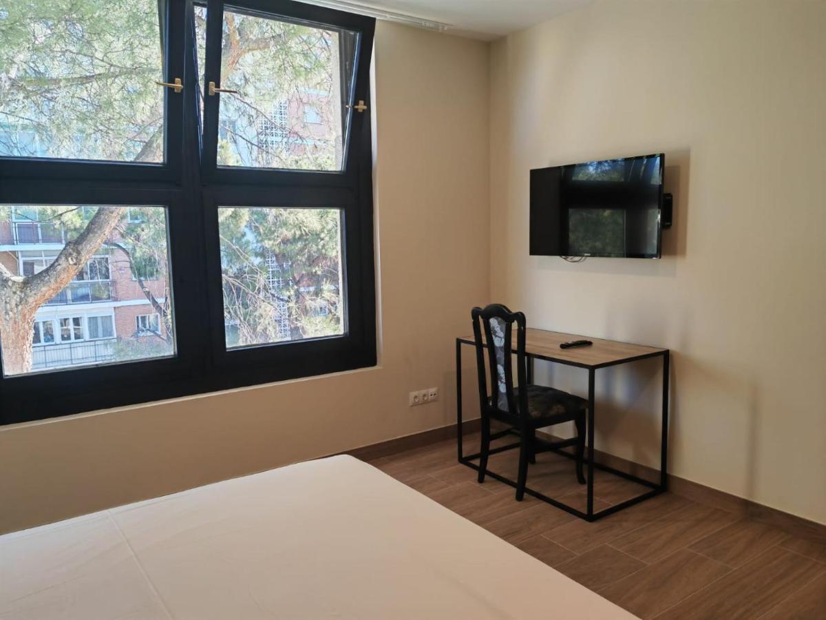 Apartahotel Golden Alcala อัลกาลาเดเอนาเรส ภายนอก รูปภาพ