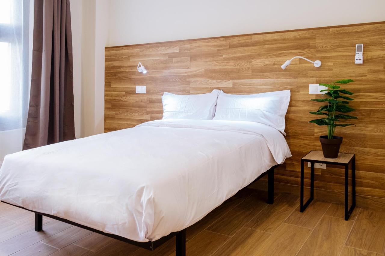 Apartahotel Golden Alcala อัลกาลาเดเอนาเรส ภายนอก รูปภาพ