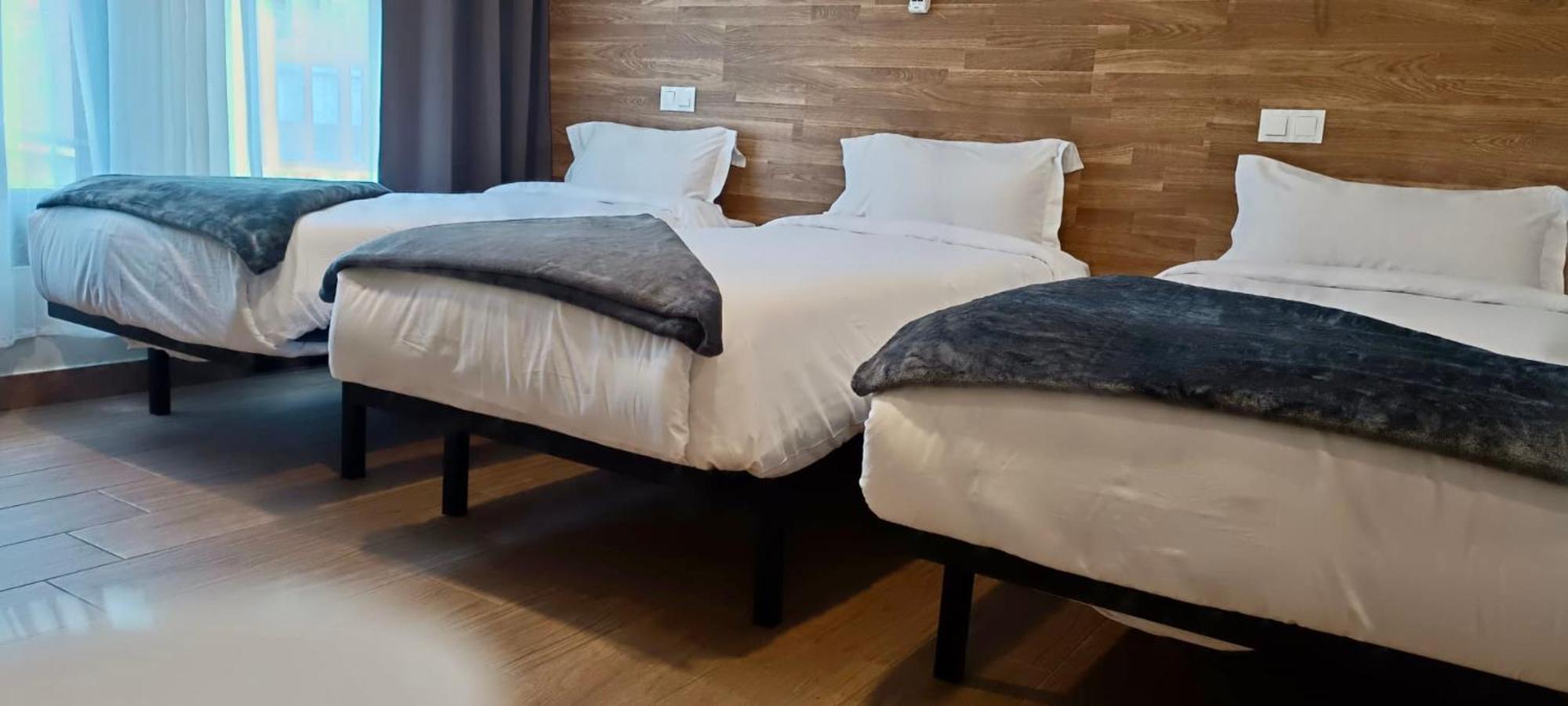 Apartahotel Golden Alcala อัลกาลาเดเอนาเรส ภายนอก รูปภาพ