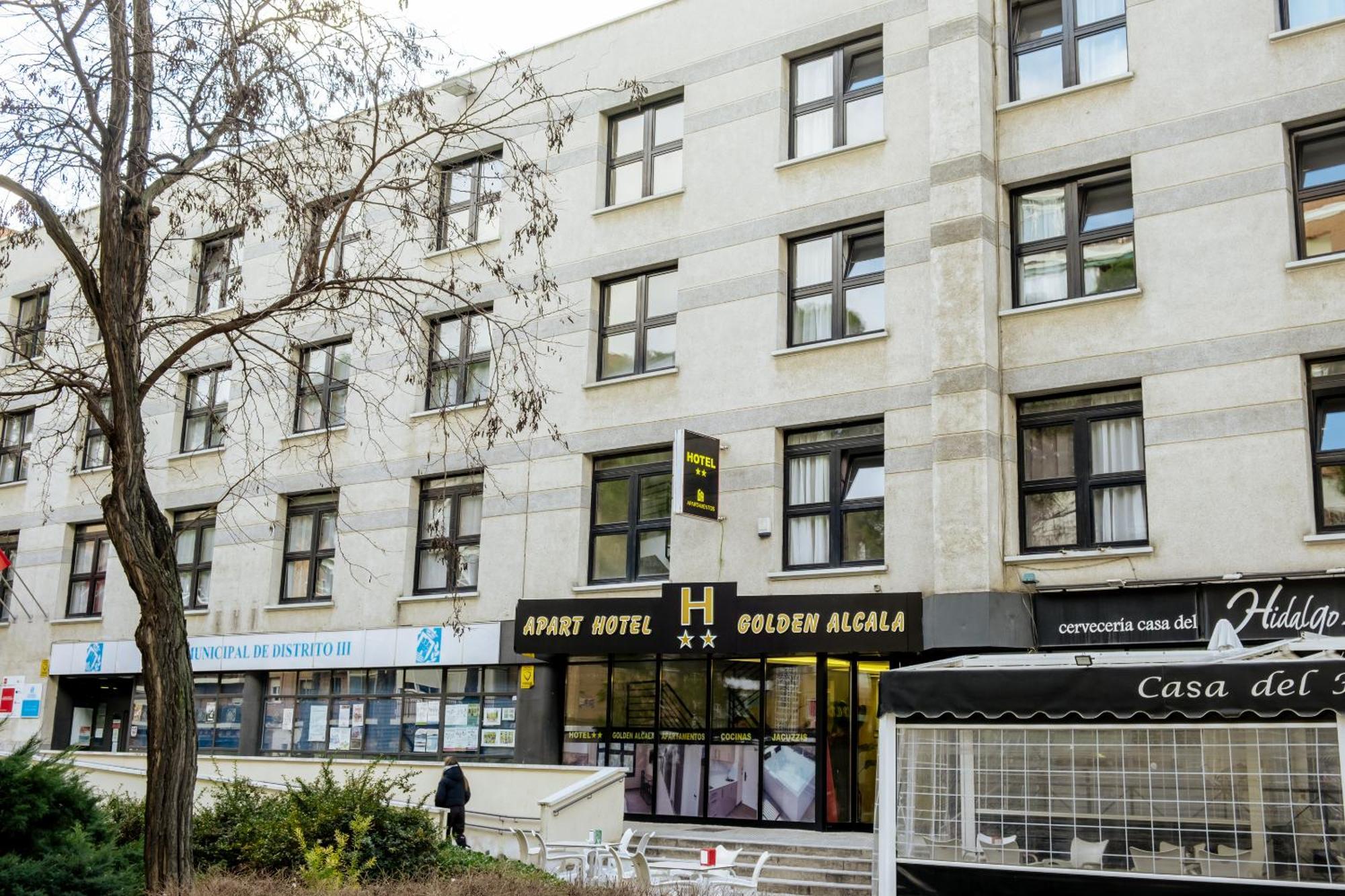 Apartahotel Golden Alcala อัลกาลาเดเอนาเรส ภายนอก รูปภาพ